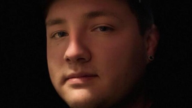 Portrait du jeune homme de 22 ans d'Elsipogtog.