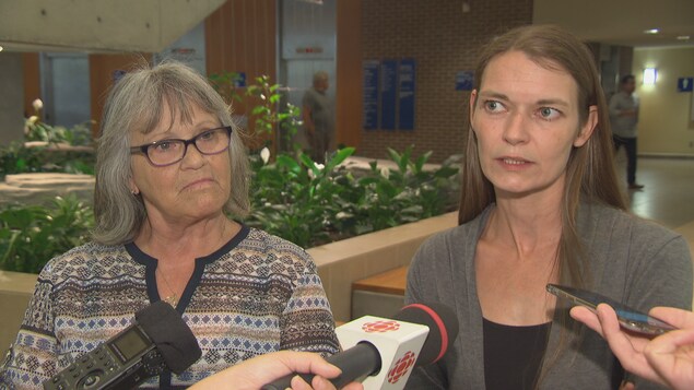 Dominique Bernier répond aux questions des journalistes. Dominique Bernier répond aux questions des journalistes.