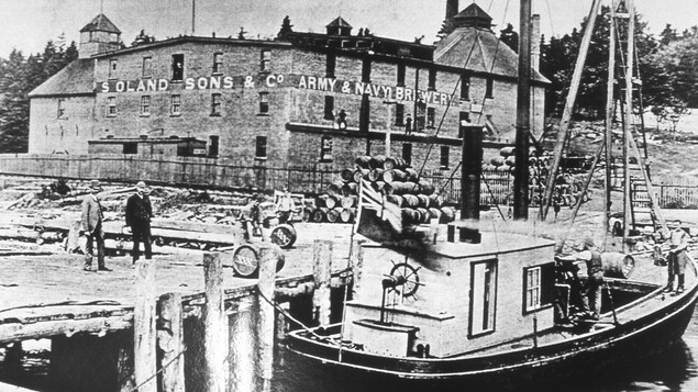 Une photo d'époque de la brasserie Army and Navy de Dartmouth. Une photo d'époque de la brasserie Army and Navy de Dartmouth.