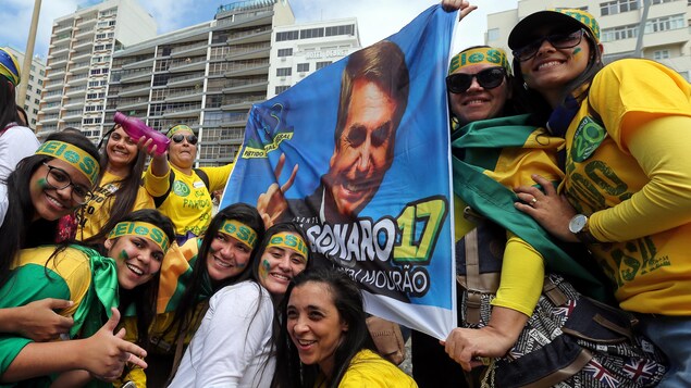 Des partisanes du candidat d'extrême droite à la présidentielle brésilienne Jair Bolsonaro lors d'une manifestation à Rio de Janeiro