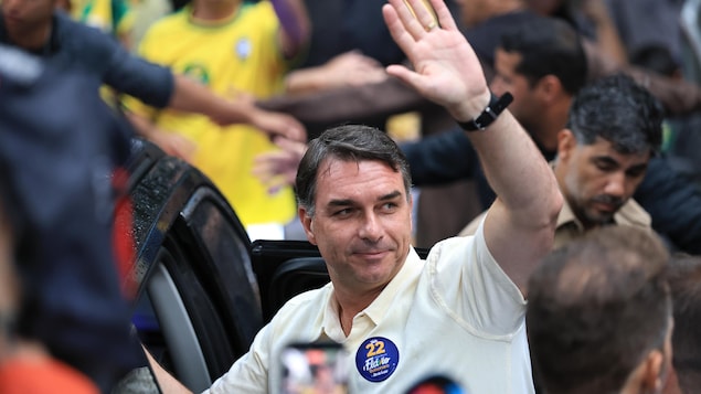 Brésil : les passeports de Flavio Bolsonaro ont été annulés, selon une source policière