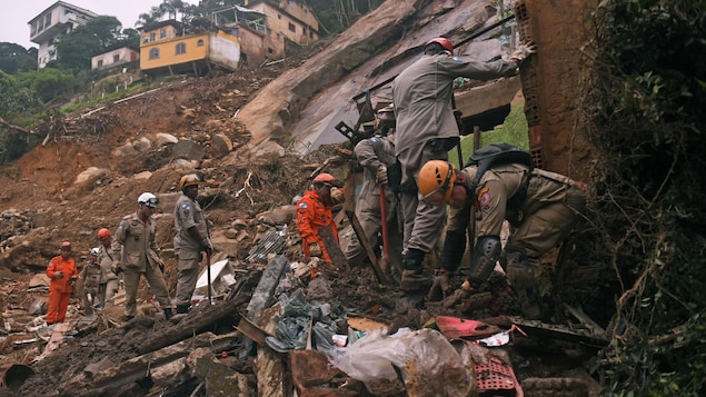 Brésil : 176 morts à Petropolis et les recherches se poursuivent