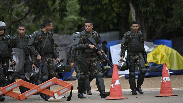 Des membres des forces de l'ordre dans la capitale brésilienne.