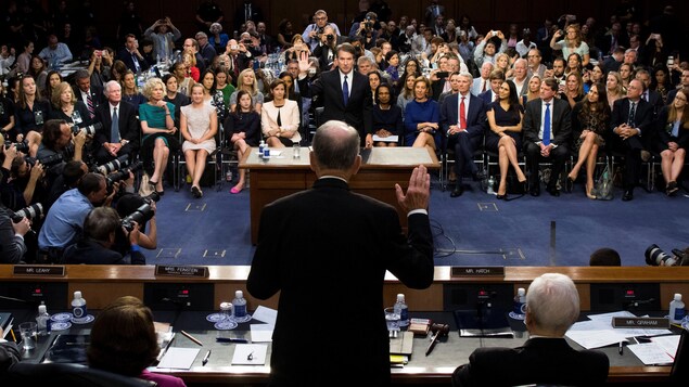 Le juge Brett Kavanaugh prête serment au premier jour des audiences devant la commission judiciaire du Sénat Le juge Brett Kavanaugh prête serment au premier jour des audiences devant la commission judiciaire du Sénat