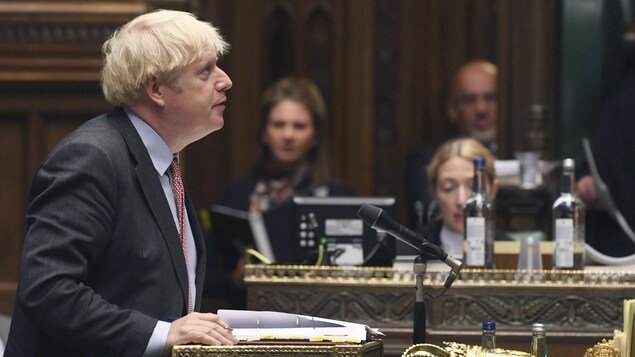 Le premier ministre britannique Boris Johnson s'exprime à la Chambre des Communes à Londres.
