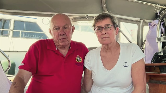 Brian Angus et Dorothy Stauffer sur leur bateau.