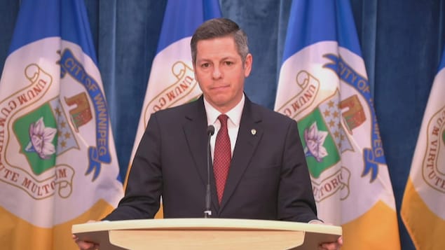 La police de Winnipeg doit rebâtir sa relation avec les habitants, selon Brian Bowman