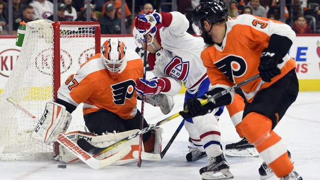 Brian Elliott (gauche), Brendan Gallagher (centre) et Radko Gudas (droite) Brian Elliott (gauche), Brendan Gallagher (centre) et Radko Gudas (droite)