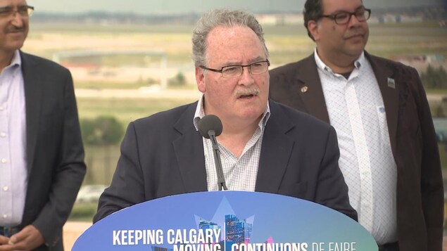 Le ministre des Transports de l'Alberta, Brian Mason. Le ministre des Transports de l'Alberta, Brian Mason.