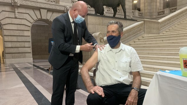 Brent Roussin vaccine Brian Pallister.