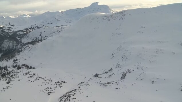 A file photo of mountains near McBride, B.C. B.C. Emergency Health Services says two separate avalanches on Monday afternoon sent four people to the hospital. Two of them later died. (CBC)