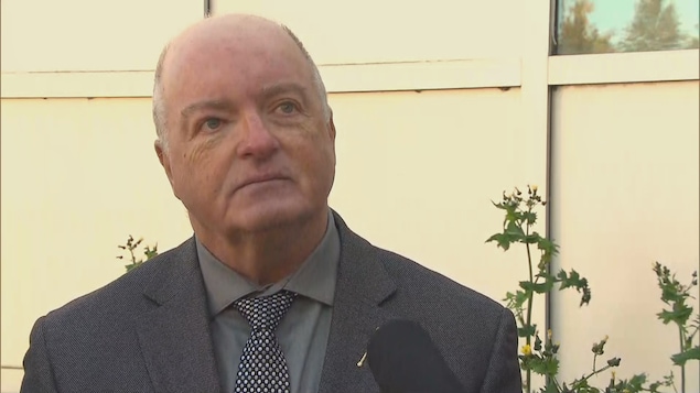 Le ministre de la Santé du Nouveau-Brunswick, Bruce Fitch, lors d'une annonce à Saint-Jean, lundi.