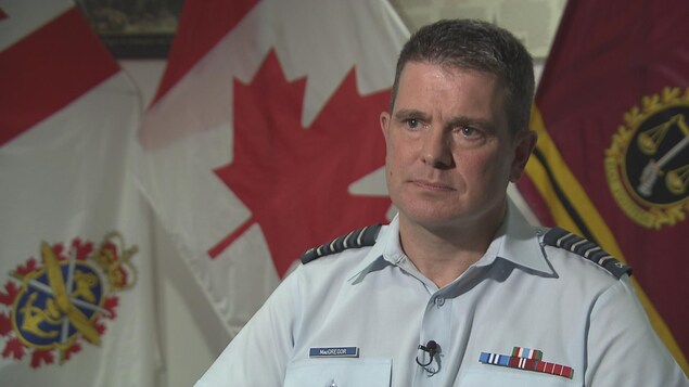 Le colonel Bruce MacGregor, directeur des poursuites militaires. Le colonel Bruce MacGregor, directeur des poursuites militaires.