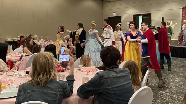 Les reines et princesses Disney à l’honneur pour un brunch de fêtes des Mères