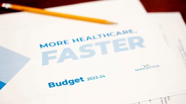 Un document du budget présenté le 23 mars 2023.