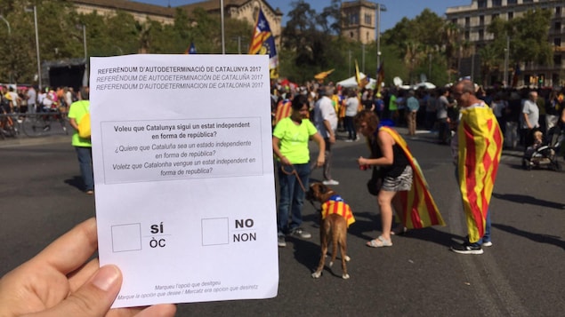 Notre correspondant Jean-François Bélanger a reçu un bulletin de vote durant la manifestation. Notre correspondant Jean-François Bélanger a reçu un bulletin de vote durant la manifestation.