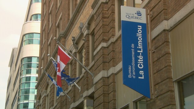 La Ville de Québec reporte le déménagement de ses employés du 399 rue Saint-Joseph Est à l'automne prochain.