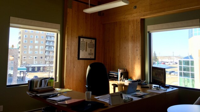 Le bureau du conseil régional de la FTQ, Gilles Chapadeau. Le bureau du conseil régional de la FTQ, Gilles Chapadeau.