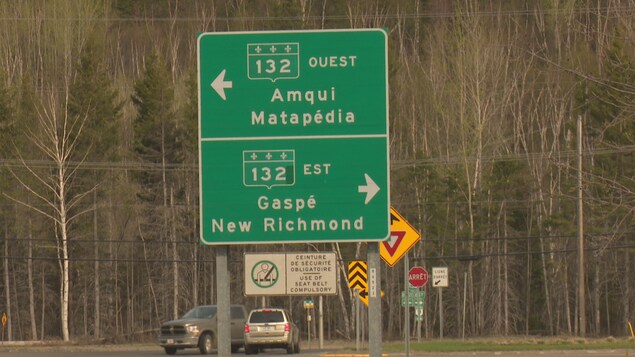 Pointe-à-la-Croix est un carrefour entre le Nouveau-Brunswick, le nord et le sud de la Gaspésie. Pointe-à-la-Croix est un carrefour entre le Nouveau-Brunswick, le nord et le sud de la Gaspésie.