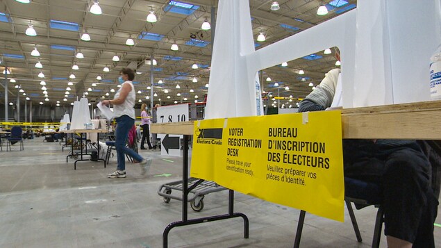 Un des plus grand bureau de vote au Canada est situé à Regina en Saskatchewan lors des élections de 2021.