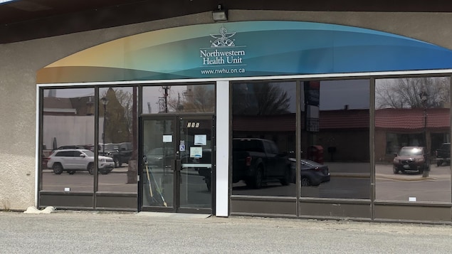 La façace d'un bureau de santé publique.
