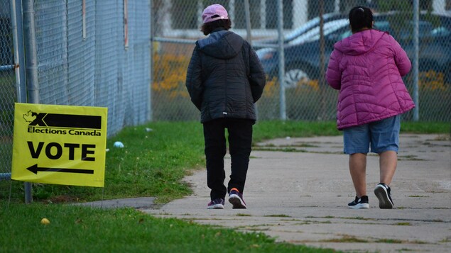 Neuf personnes happées à la sortie d’un bureau de vote à Dollard-des Ormeaux