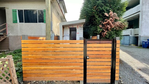 La Ville de Vancouver ordonne qu’un espace de travail soit retiré d’un petit terrain