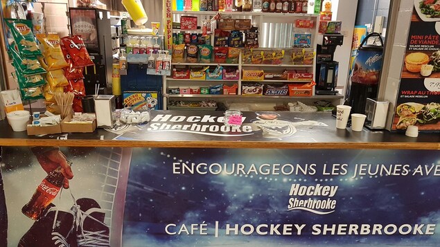 Le café hockey Sherbrooke au Centre Julien-Ducharme.