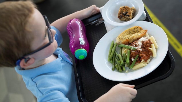 La viande halal désormais au menu des cafétérias d’écoles du N.-B., la question divise