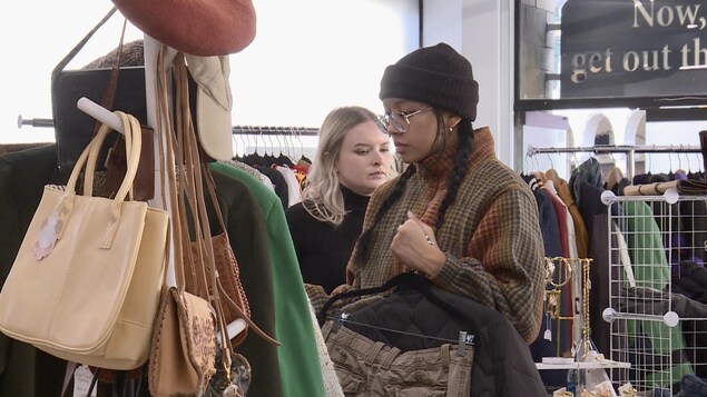 Un marché rétro de Calgary attire les amateurs de mode soucieux de l’environnement