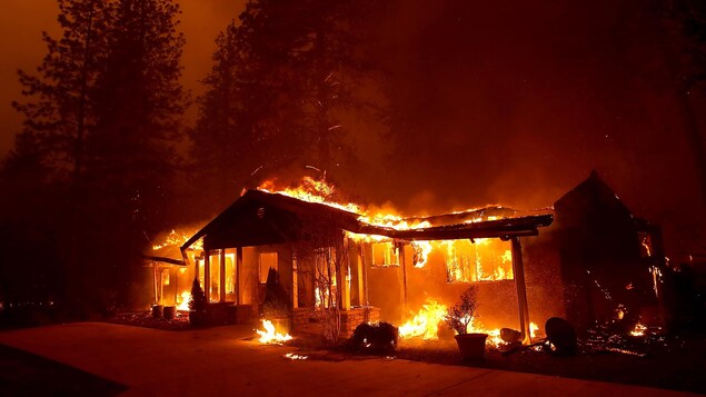 Le bilan grimpe à au moins 23 morts — Incendies en Californie Le bilan grimpe à au moins 23 morts — Incendies en Californie
