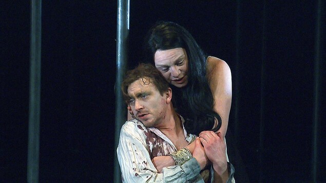 Benoît McGinnis et Macha Limonchik dans « Caligula » au TNM