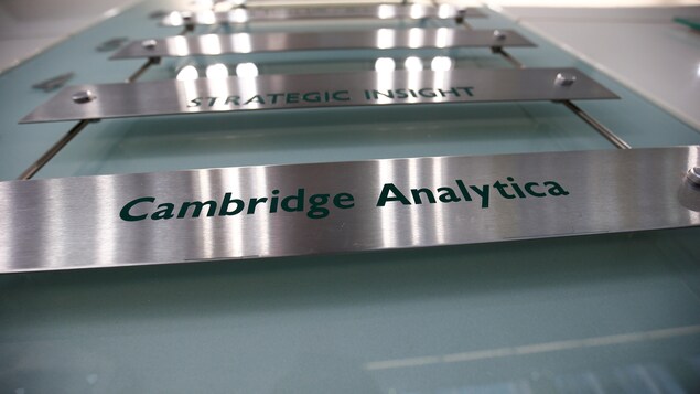 Le panneau annonçant les bureaux de Cambridge Analytica.