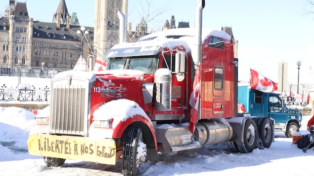 Un camión estacionado en Ottawa.