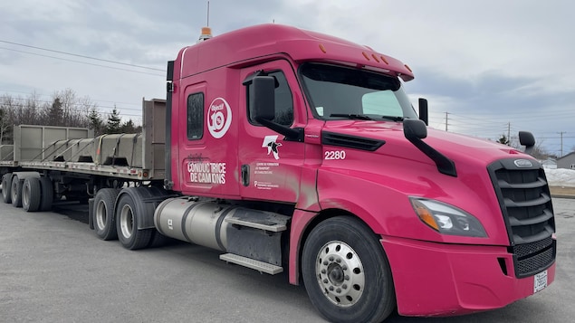 Un gros camion... rose; ou comment attirer plus de femmes dans l’industrie du camionnage