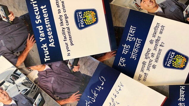 Des brochures avec la photo d'un camionneur et un titre dans différentes langues, Des brochures avec la photo d'un camionneur et un titre dans différentes langues,