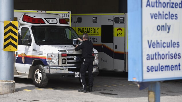 Manque d’ambulances à Ottawa : les candidats à la mairie font appel à la province