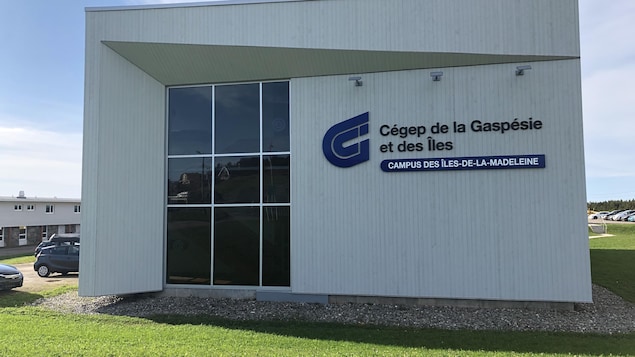 Le campus du Cégep de la Gaspésie et des Îles.