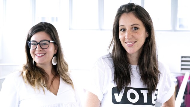 Samantha Reusch et Caro Loutfi sourient.