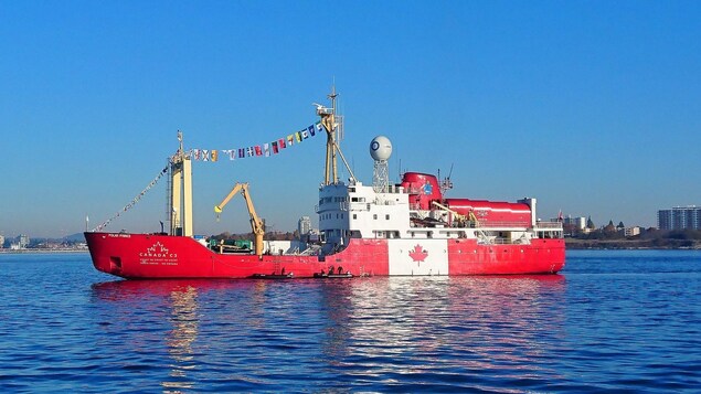 Le bateau à son arrivée à Victoria, en Colombie-Britannique