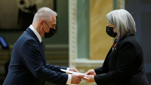 Israel’s ambassador to Canada, Ronen Hoffman, presents his credentials to Canada's Governor General Mary Simon during a ceremony at Rideau Hall in Ottawa on Dec. 7, 2021. Hoffman announced Saturday he intends to quit his post early. (Blair Gable/Reuters)