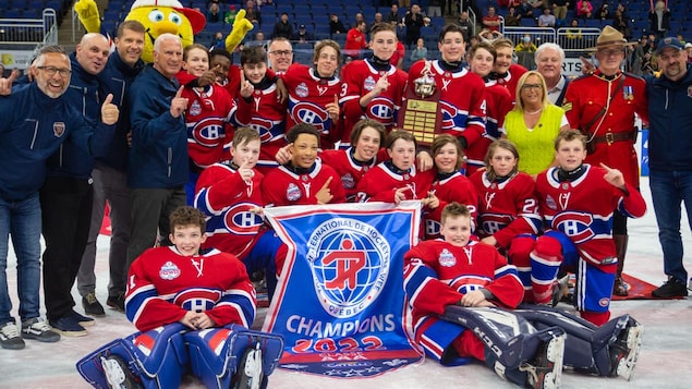 Une équipe ukrainienne au Tournoi de hockey pee-wee de Québec