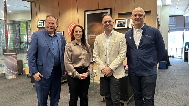 Dany Carpentier, Jean-François Aubin, Jonathan Bradley et Pascale Albernhe-Lahaie dans les bureaux de Radio-Canada en Mauricie.