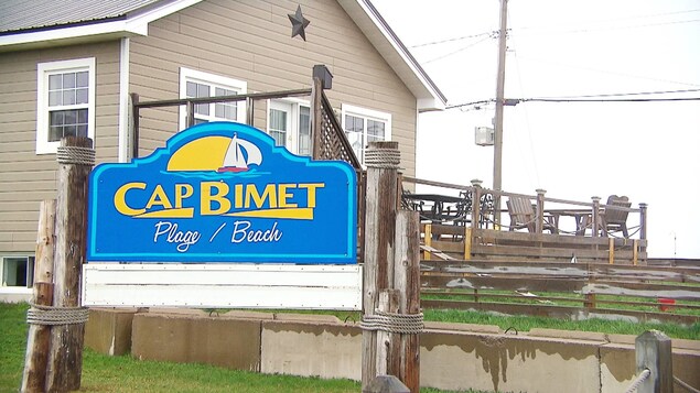 L'enseigne de la plage de Cap Bimet.