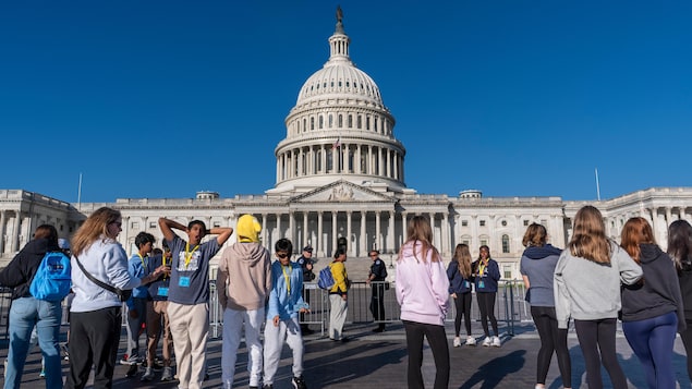 Une juge californienne bloque temporairement les licenciements de l’administration Trump
