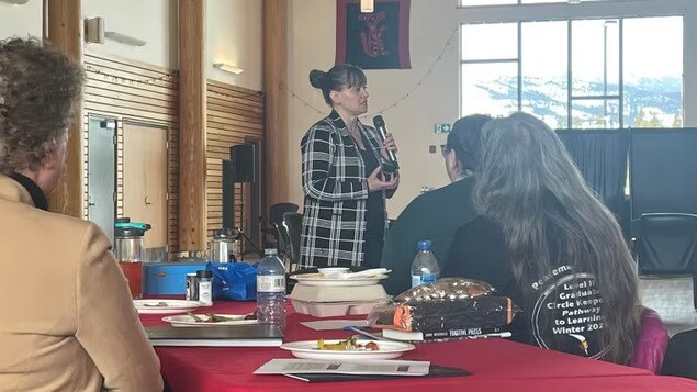 A talking circle was held in Carcross, Yukon, on Wednesday to discuss the idea of an alternative justice system administered by the Carcross/Tagish First Nation. It would offer a different way of dealing with smaller offences. (Ethan Lang/CBC)