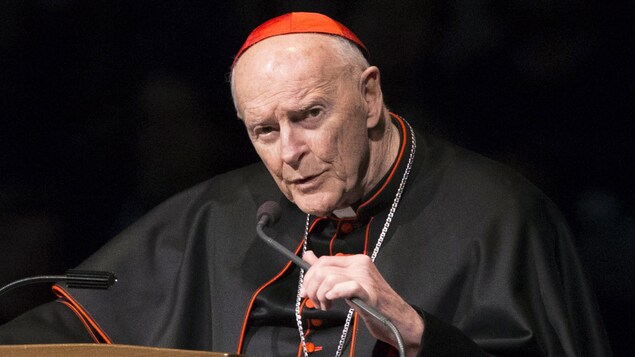 Le pape ordonne une enquête sur l'ancien cardinal américain Theodore McCarrick. Le pape ordonne une enquête sur l'ancien cardinal américain Theodore McCarrick.