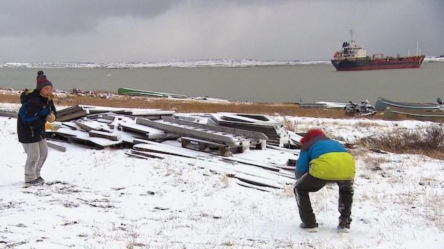 Deux fois par année, à la fonte des glaces au printemps avant que les glaces reprennent à l'automne.