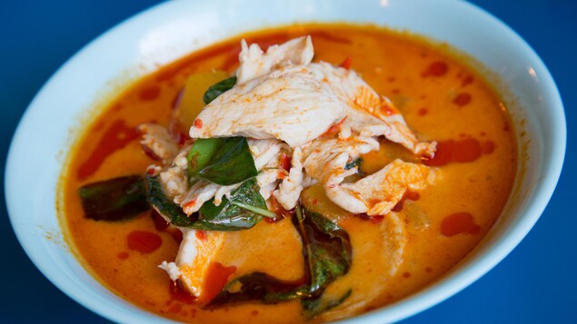 Un plat de poulet Un plat de poulet