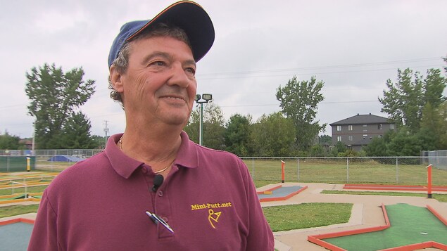 La légende du mini-putt, Carl Carmoni.
